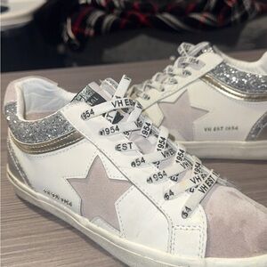 VINTAGE HAVANA sz 8 Women's White and Silver Sneakers